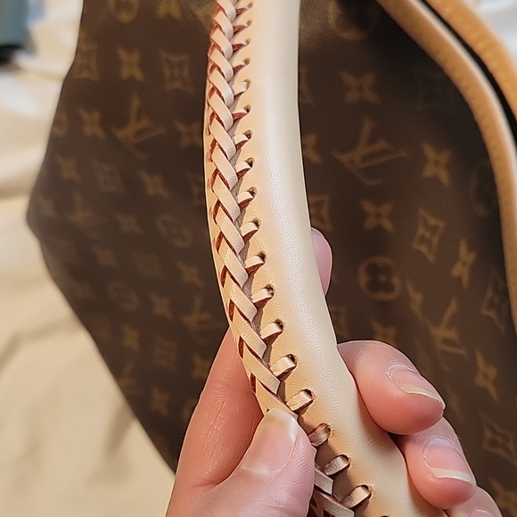Louis Vuitton 💯 Authentic - Picture 4 of 13